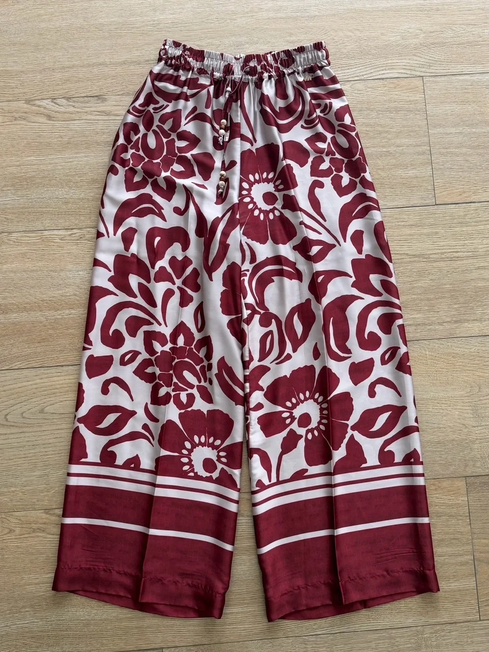 Floral Wide-Leg Two-Piece Set in Burgundy and Cream - Picture 2 of 7